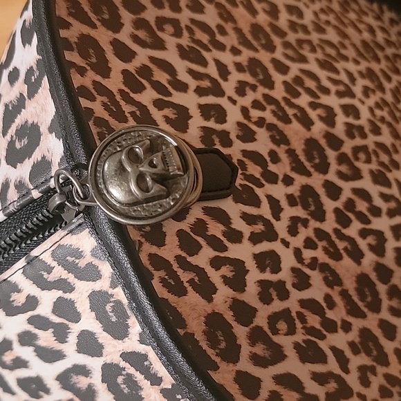 Ed Hardy Heart and Leopard Print Travel Bag. NWOT - Picture 2 of 4
